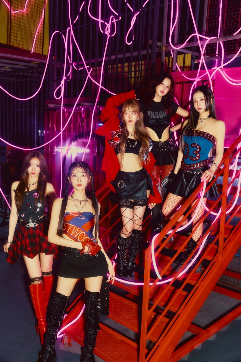 WOOAH(우아), 미니 2집 단체 콘셉트 포토 공개…5인 5색 매력 화수분