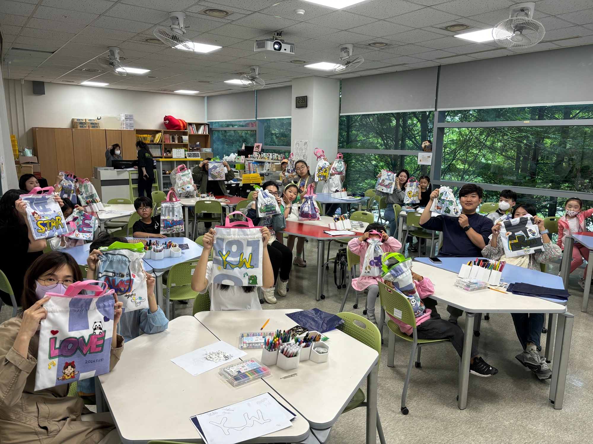 만화 업사이클링 체험교육 프로그램 단체사진