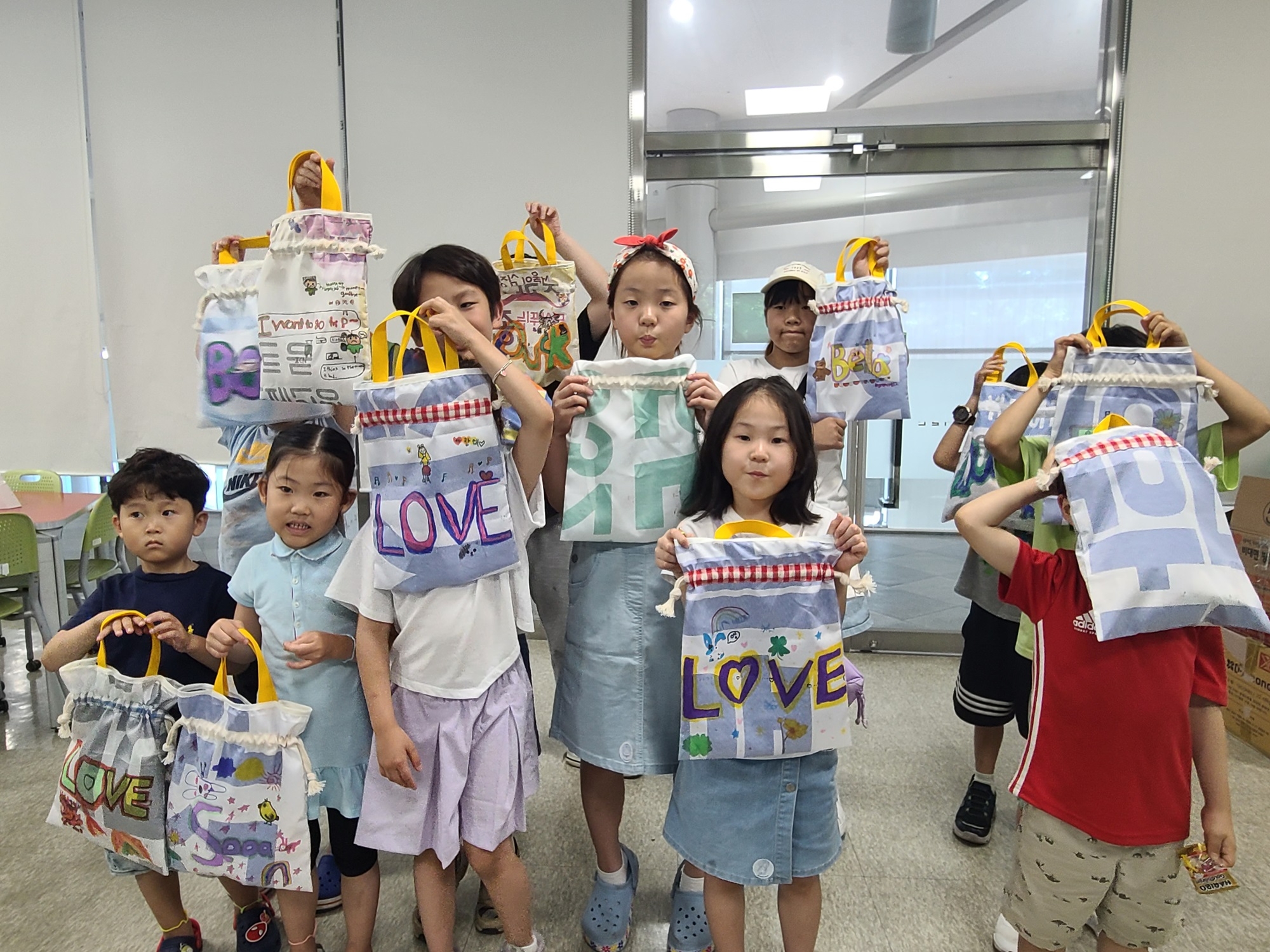 만화 업사이클링 체험교육 프로그램 단체사진