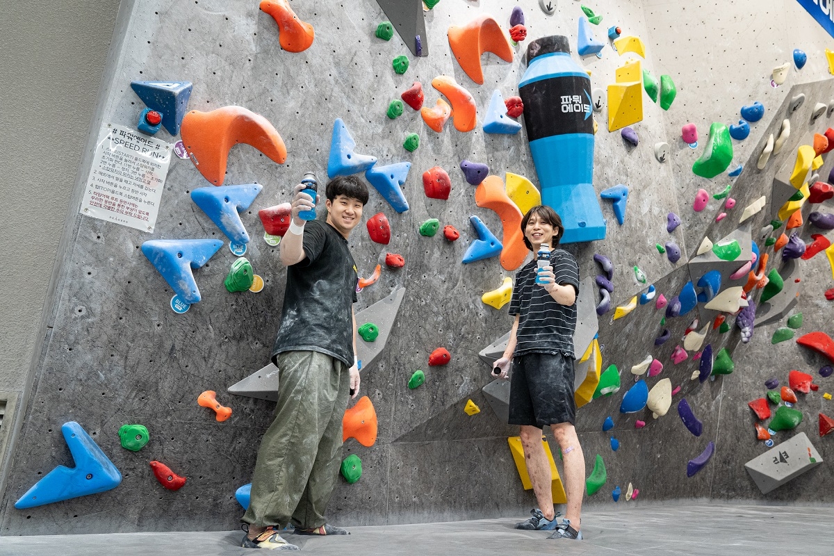 ▲파워에이드 클라이밍 월(사진제공=한국 코카-콜라사)