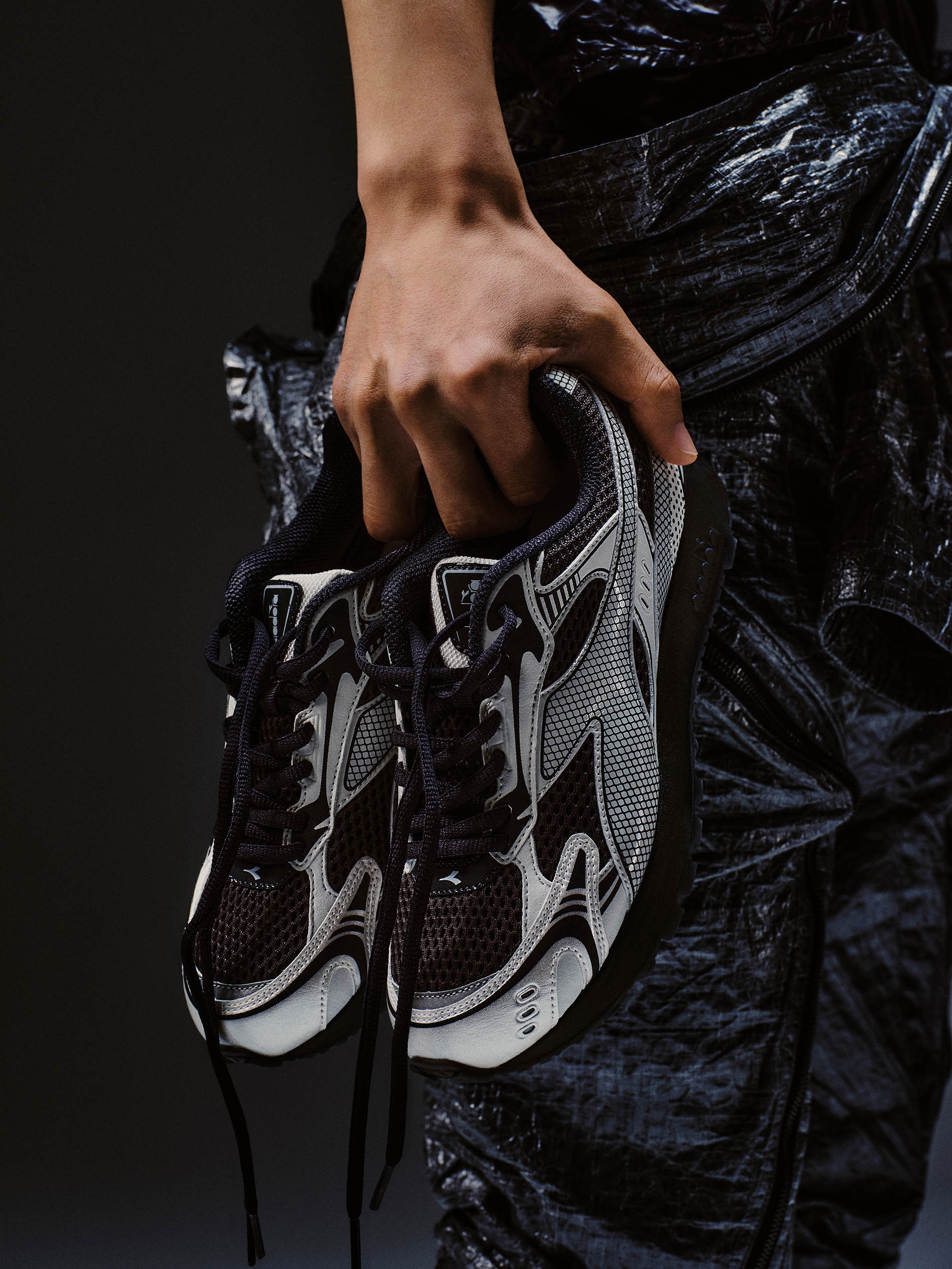 디아도라, Y2K 러닝화 재해석한 라이프스타일 슈즈 ‘벨루나’ 출시