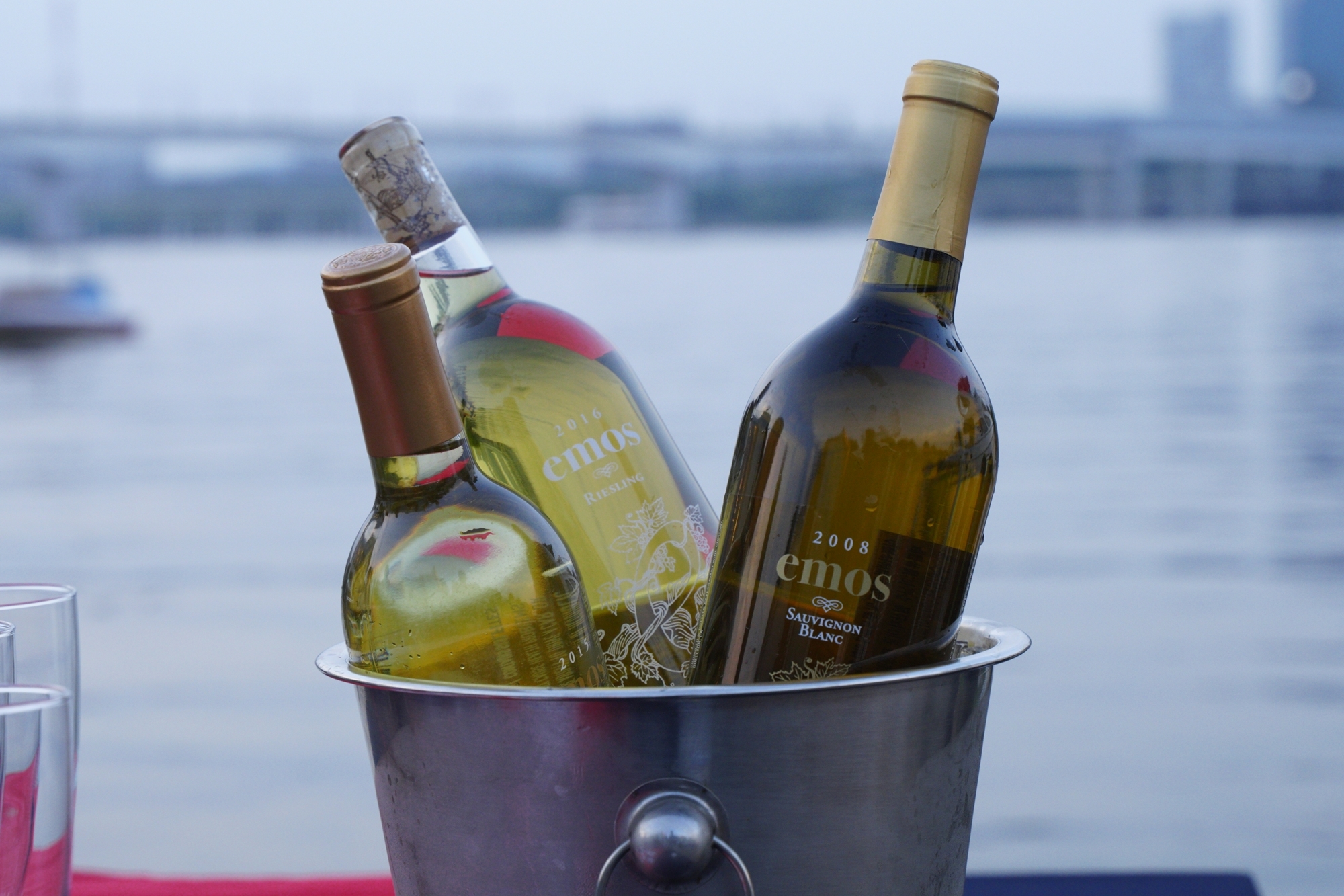 모아앨엔비 '이모스 와인'과 함께하는 '나는 솔로' 와인 파티 개최