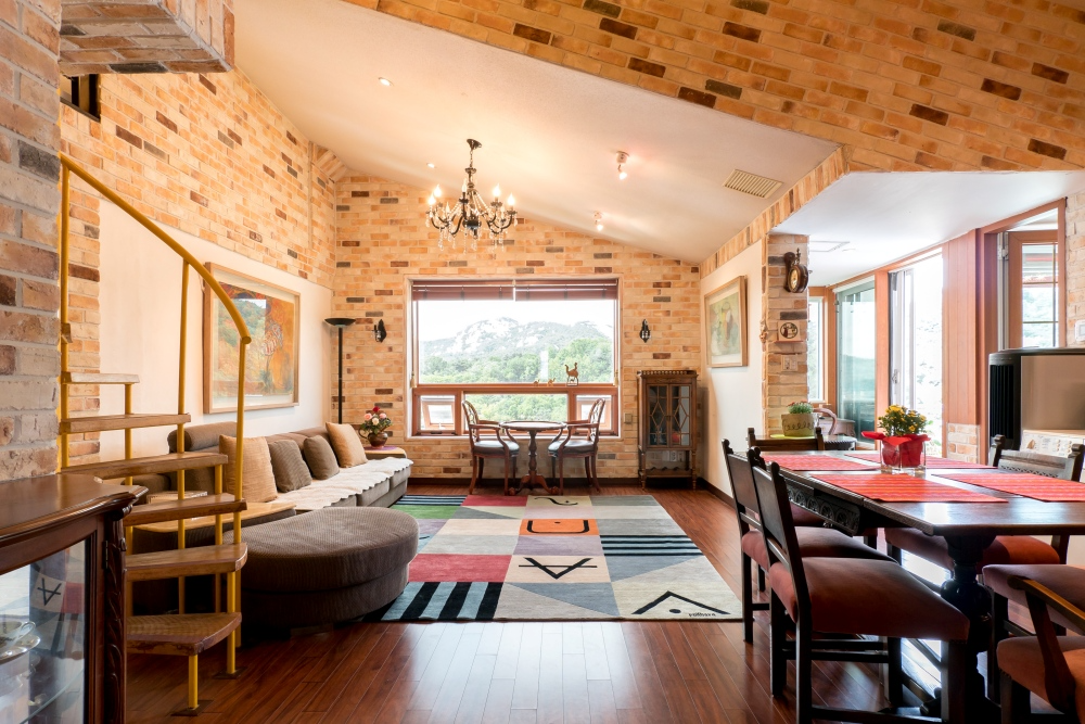 에어비앤비, 세련된 디자인을 자랑하는 패션 도시의 에어비앤비 숙소 공개