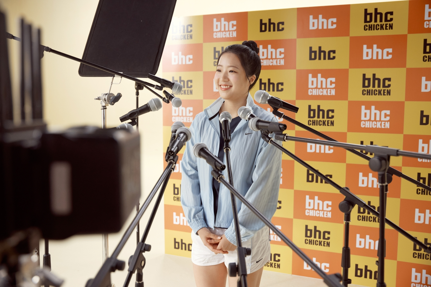 신유빈과 함께하는 bhc ‘뿌링클’ 10주년 광고 비하인드컷 공개