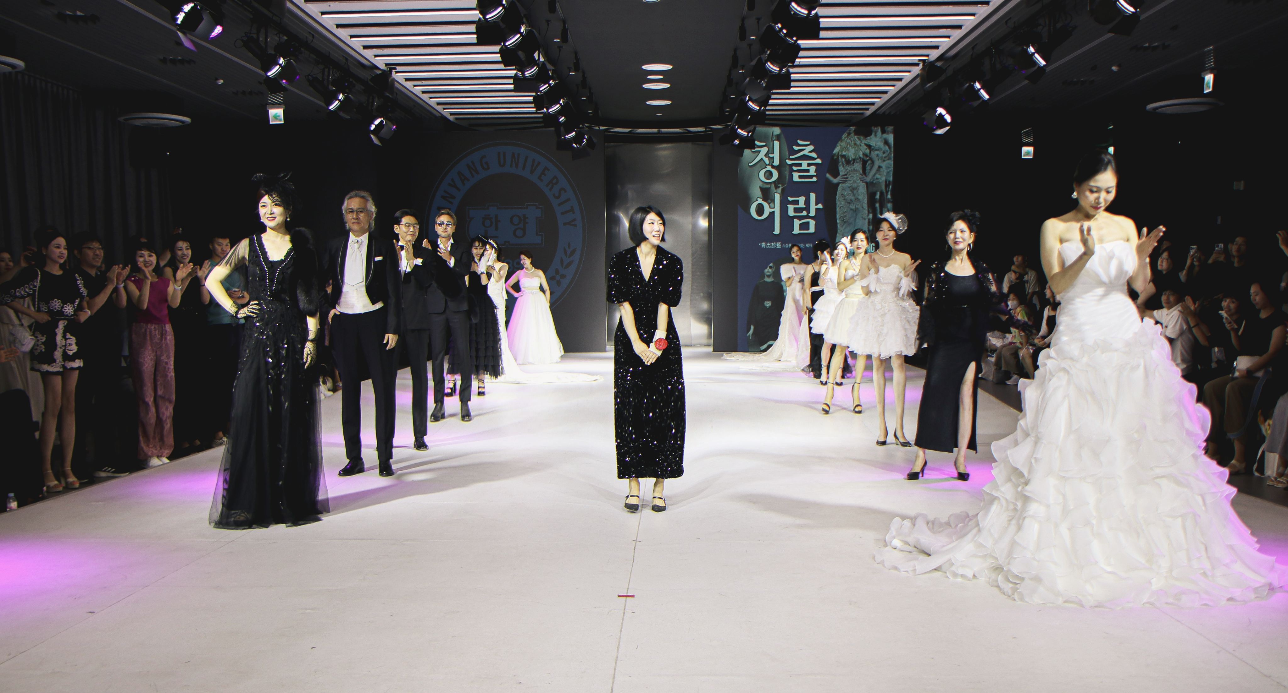 이다소미 패션쇼 한양대 시니어 모델 7기 전원, 이다소미 교수, 더청담문화에술아카데미 사진제공