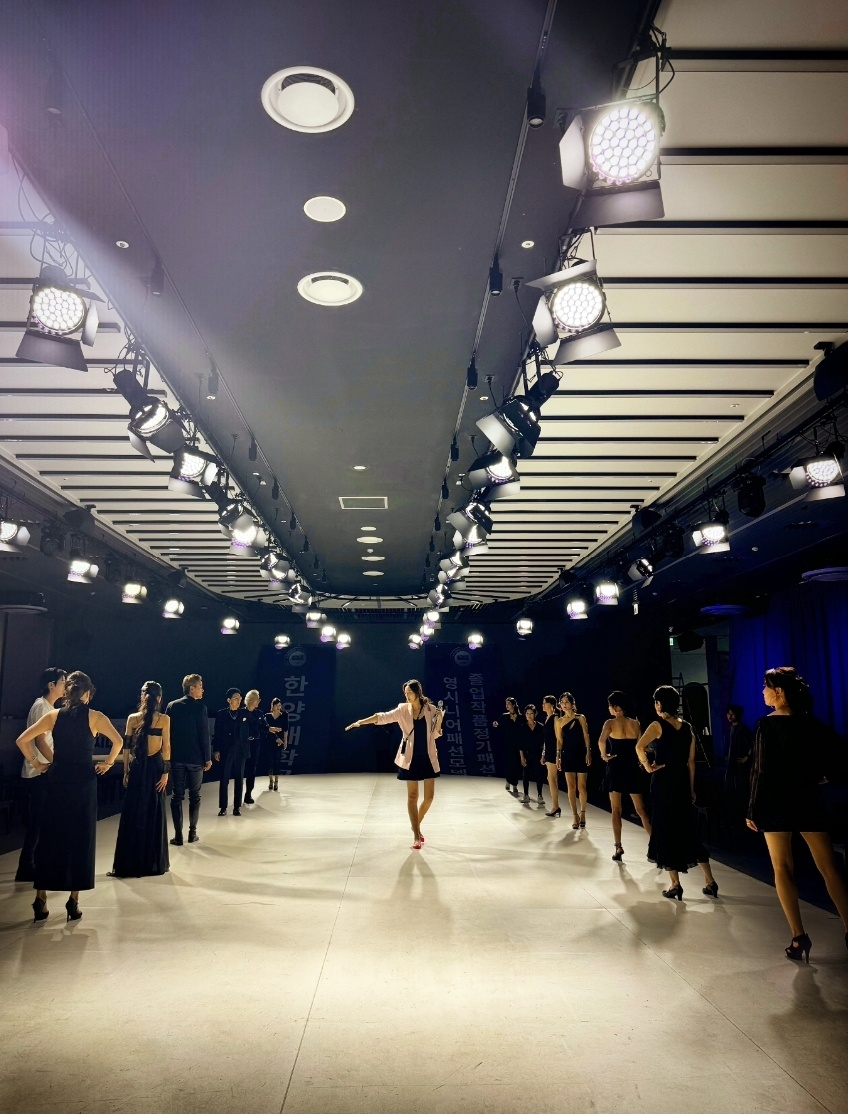 한양대 시니어 모델 7기 전원, 양은영 교수, 더청담문화에술아카데미 사진제공