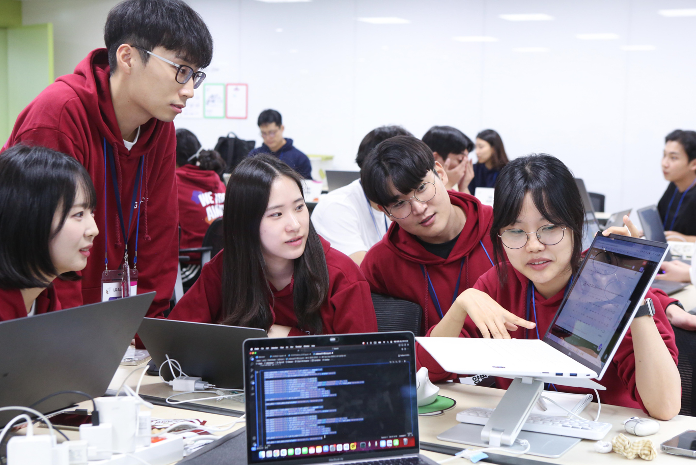 LG 에이머스(Aimers) 해커톤 참가자들 모습