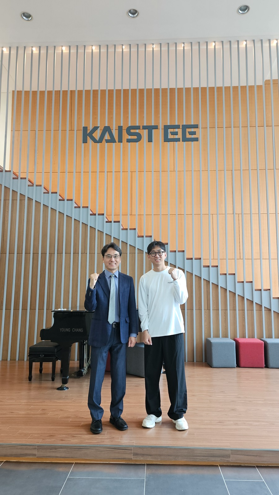 (왼쪽부터) KAIST 전기및전자공학부 김용훈 교수, 이룡규 박사과정