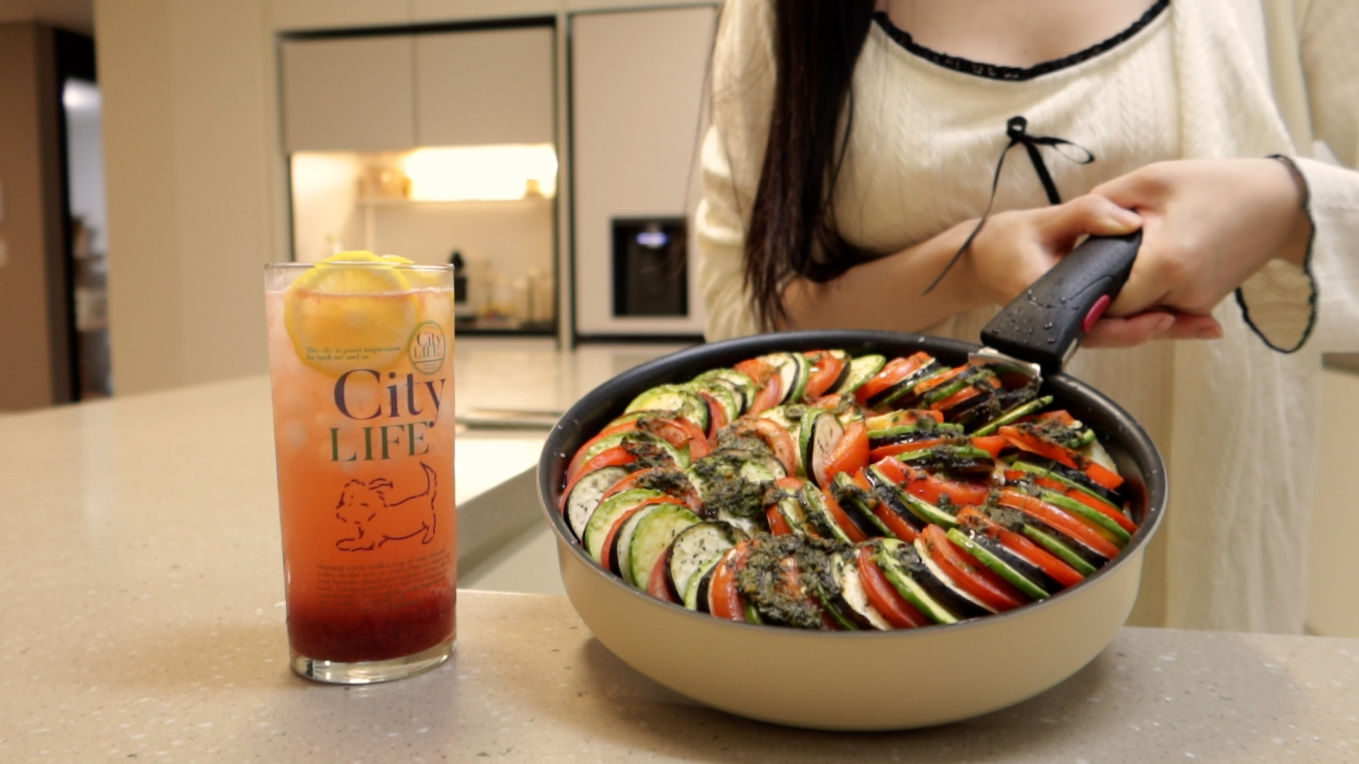 ‘최초의 분리형 손잡이’ 테팔 매직핸즈, 프랑스 감성의 크렘 컬러로 물들다