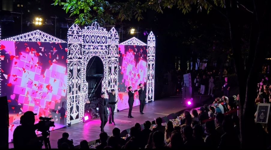 팬텀싱어 출신 ‘팬텀프렌즈’, 송파 루미나리에 축제를 음악으로 물들이다