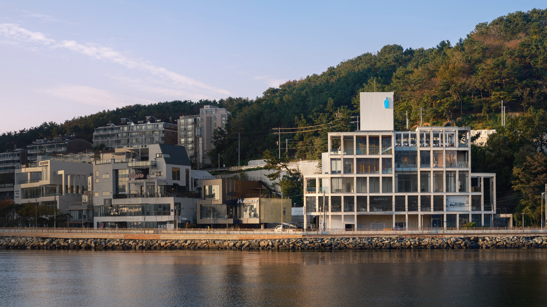 블루보틀 커피 코리아 다양성이 공존하는 국내 최대 항구 도시 부산 정착, ‘블루보틀 부산 민락 카페’ 오픈