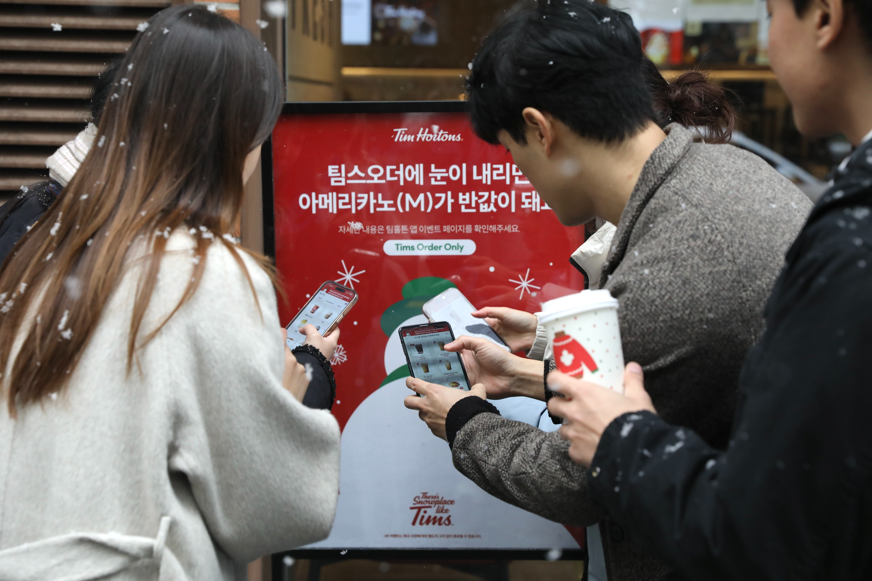 팀홀튼, 아메리카노 반값에 즐길 수 있는 ‘렛잇스노우’ 첫눈과 함께 시작