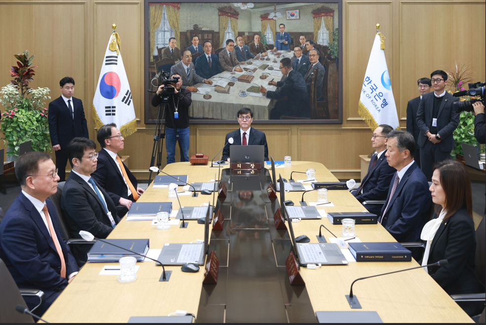 사진: 24년 11월 금통위 통화정책방향 회의 모습