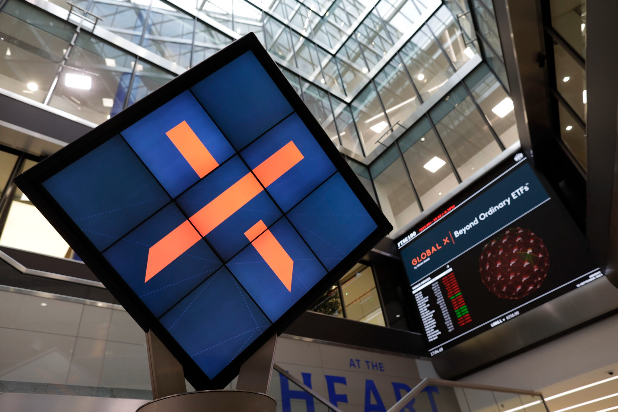 런던거래소 내 글로벌엑스 광고 이미지