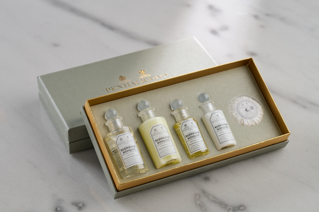 ▲ 객실 패키지 ‘오프닝 오퍼(Opening Offer)’ 웰컴 기프트인 펜할리곤스 미니어처 세트(출처: 그랜드 머큐어 임피리얼 팰리스)