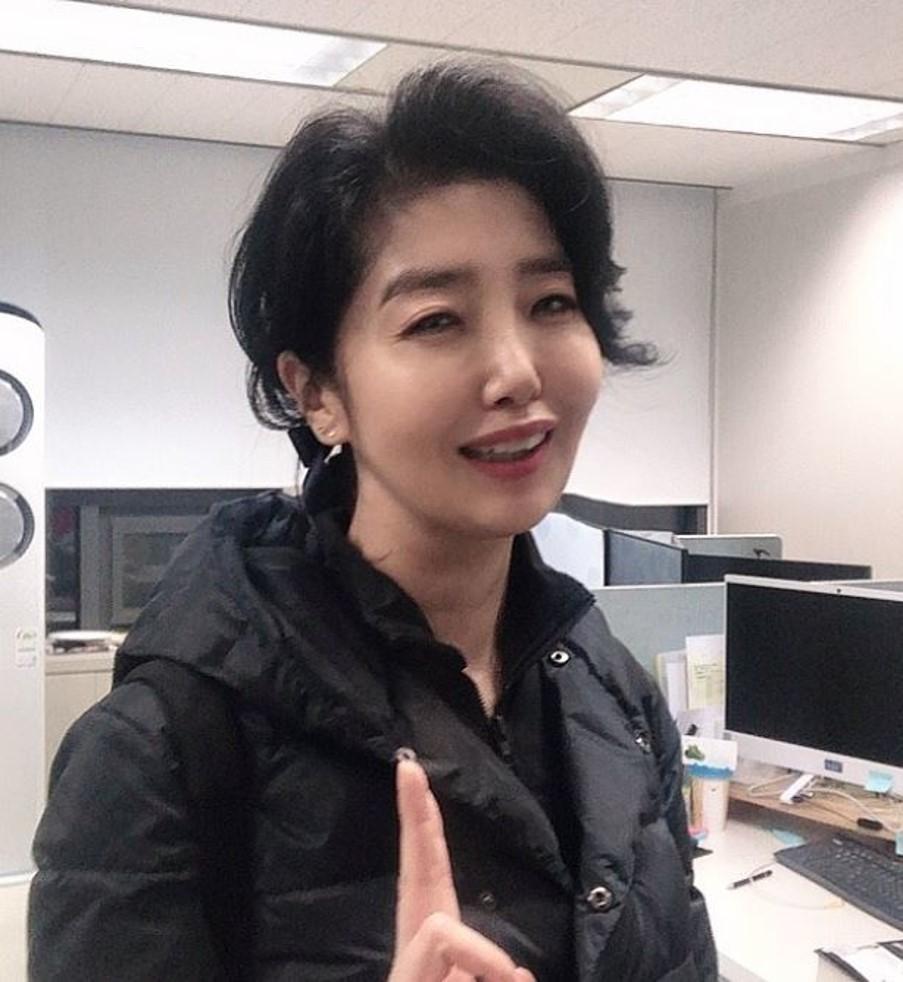 여에스더, 사랑의쌀나눔운동본부중앙회에 물품 기부