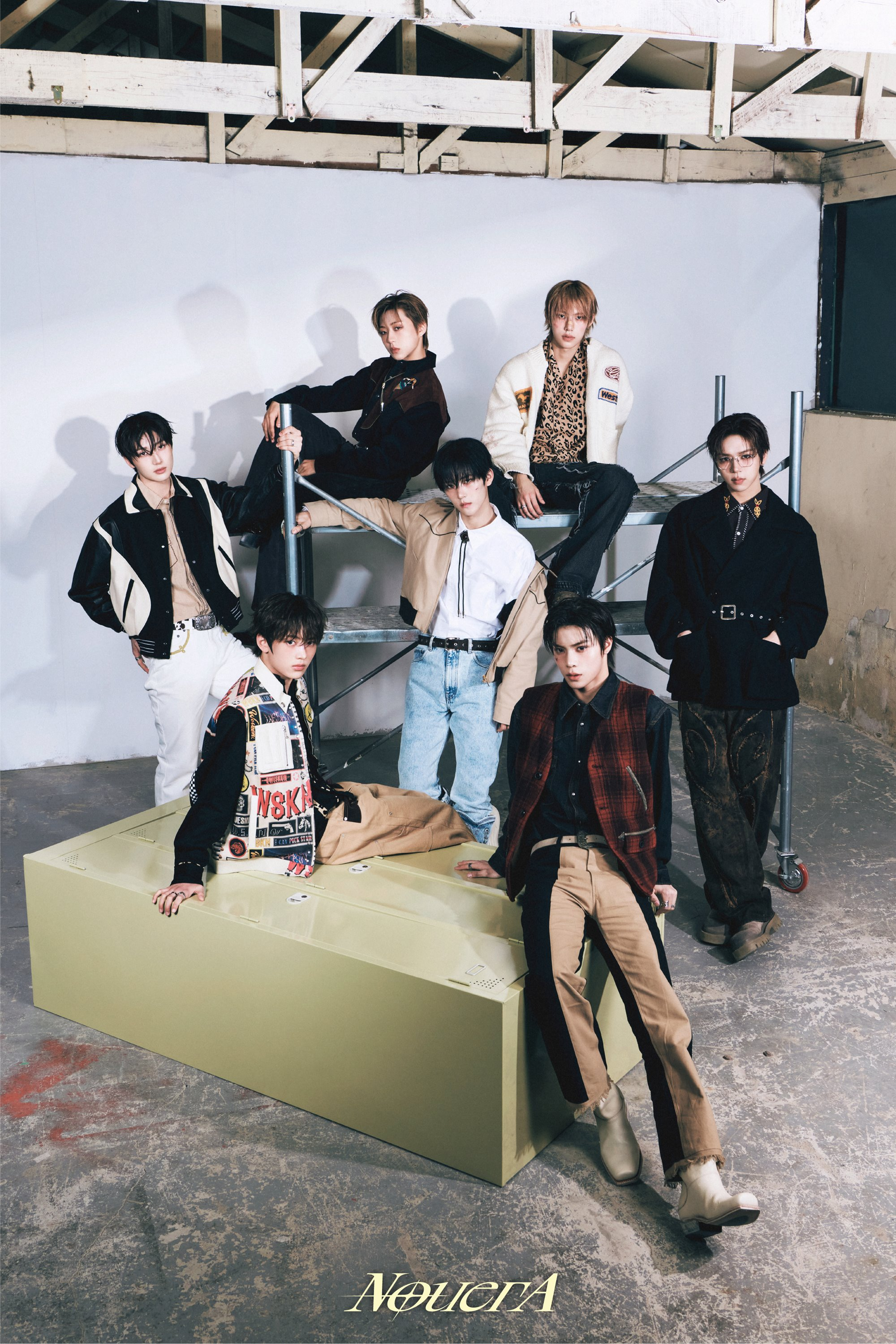 누에라, 'New is Now' 첫 콘셉트 포토 오픈…오브제 속 숨은 의미는?