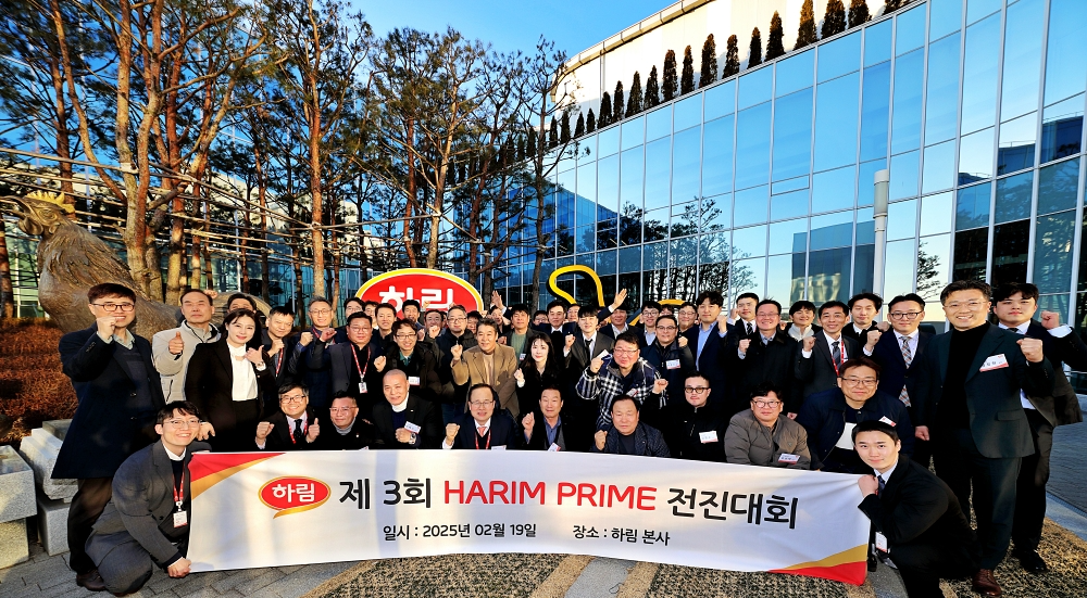 ▲ 하림은 지난 19일 본사 에크시어터에서 정호석 대표이사를 비롯한 임직원과 프라임대리점 대표들과 임직원 등 80여 명이 참석한 가운데 ‘2025 프라임 대리점 전진대회’를 열었다.(하림 제공)