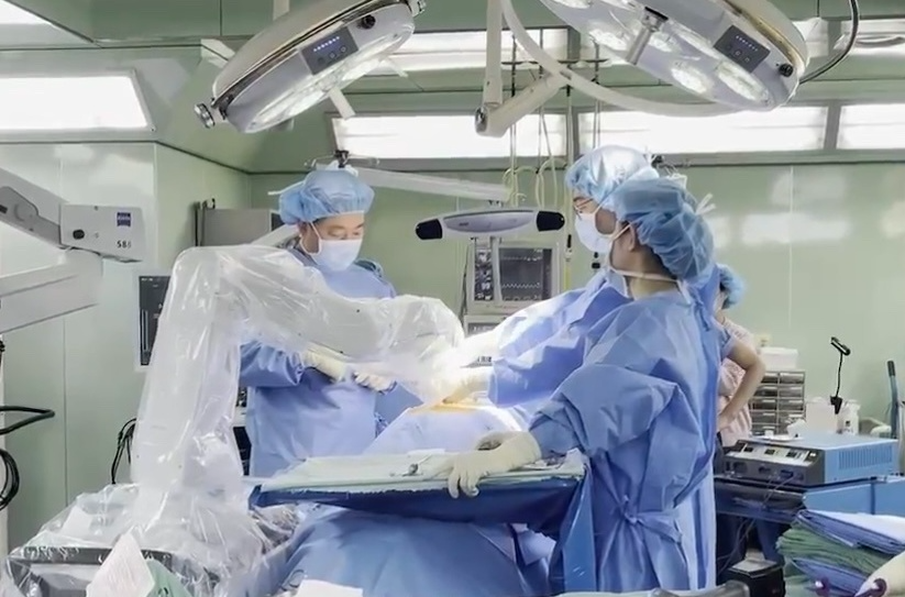 엘앤케이바이오-광명21세기 병원, 높이확장형 케이지 제품 활용한 첫 척추 로봇 수술 성공