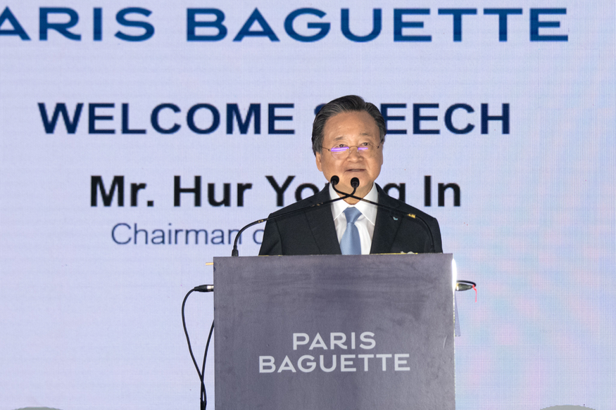 ▲ 허영인 SPC그룹 회장이 25일(현지시간) 말레이시아 조호르바루 할랄인증 제빵공장 완공식에 참석해 안사말을 하고 있다. (사진=파리바게뜨)