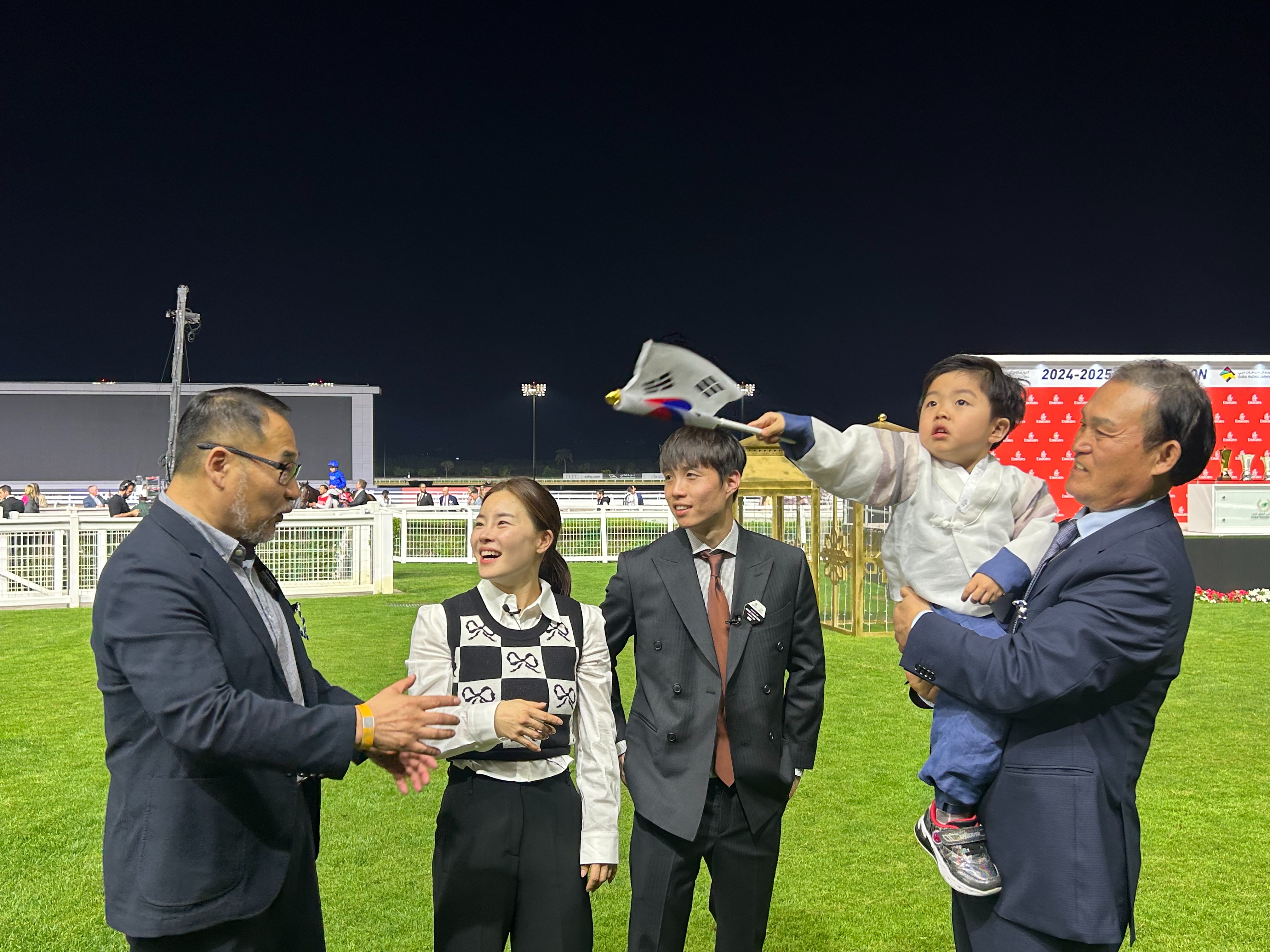 왼쪽부터 방동석조교사, 김혜선기수, 박재이기수(배우자), 김준현마주와 김혜선기수 자녀