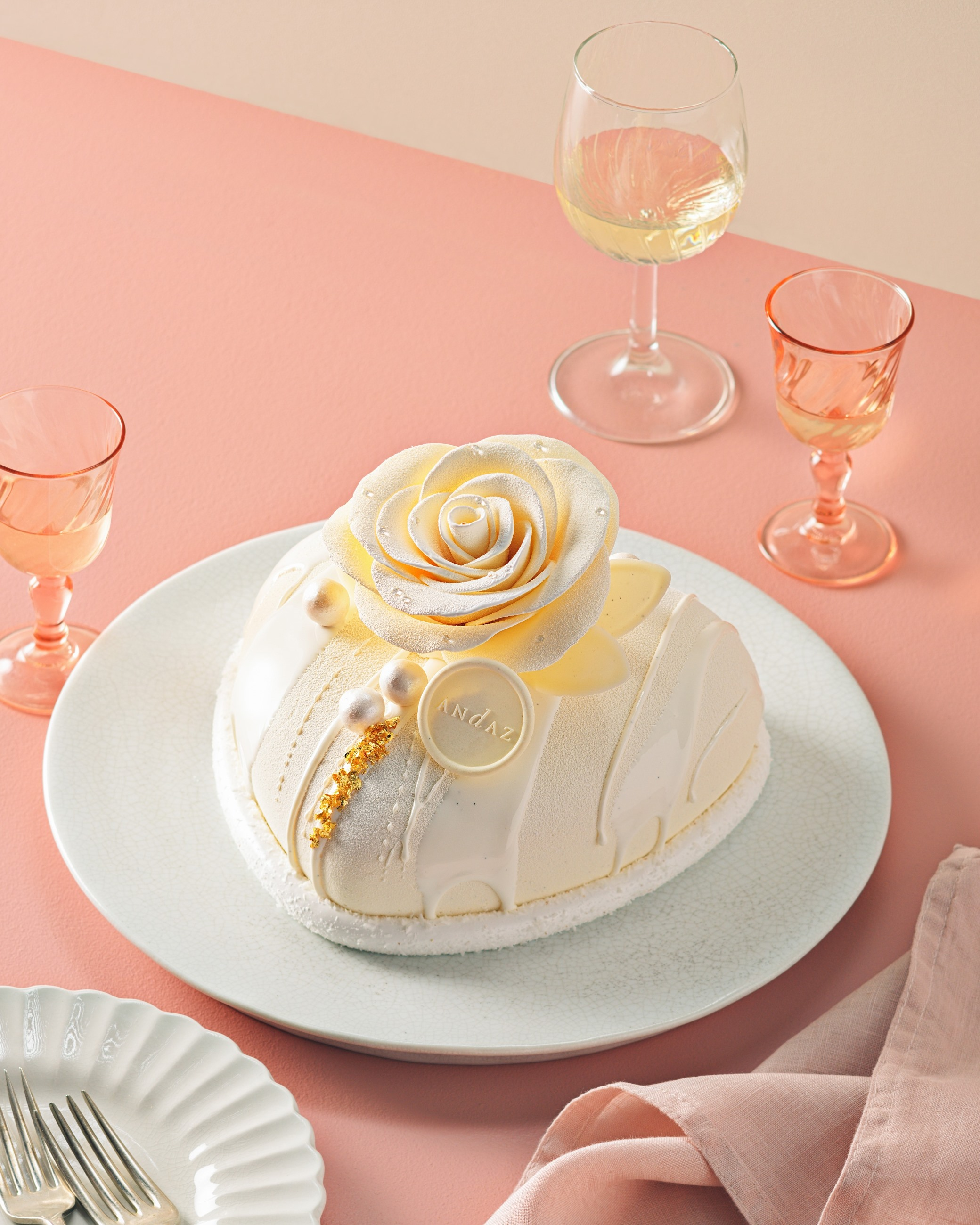 안다즈 서울 강남, 화이트 데이 맞아 ‘화이트 로망스’ 케이크 출시