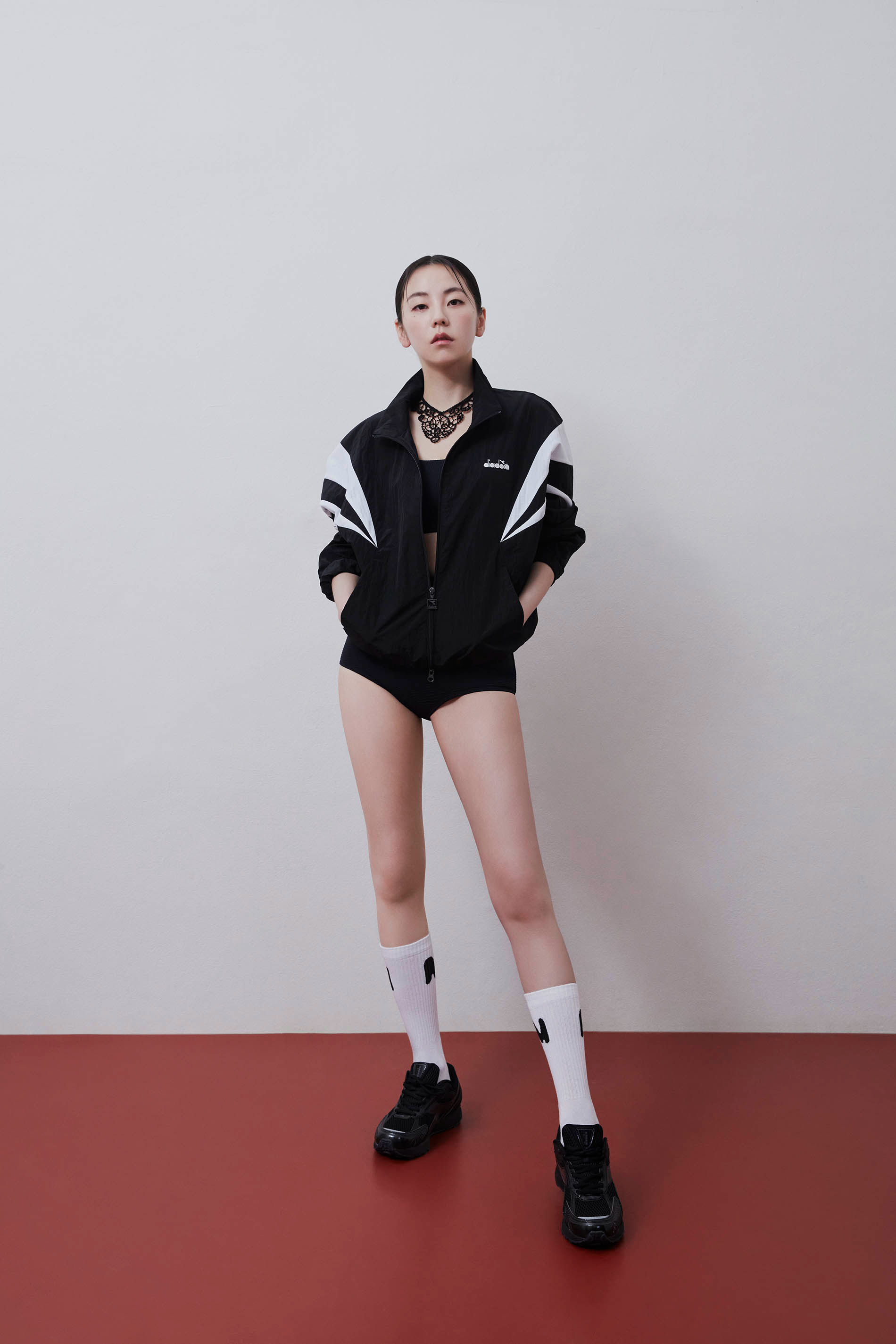 디아도라, 배우 안소희 광고 모델 발탁 및 스니커즈 ‘벨루나’ 화보 공개!