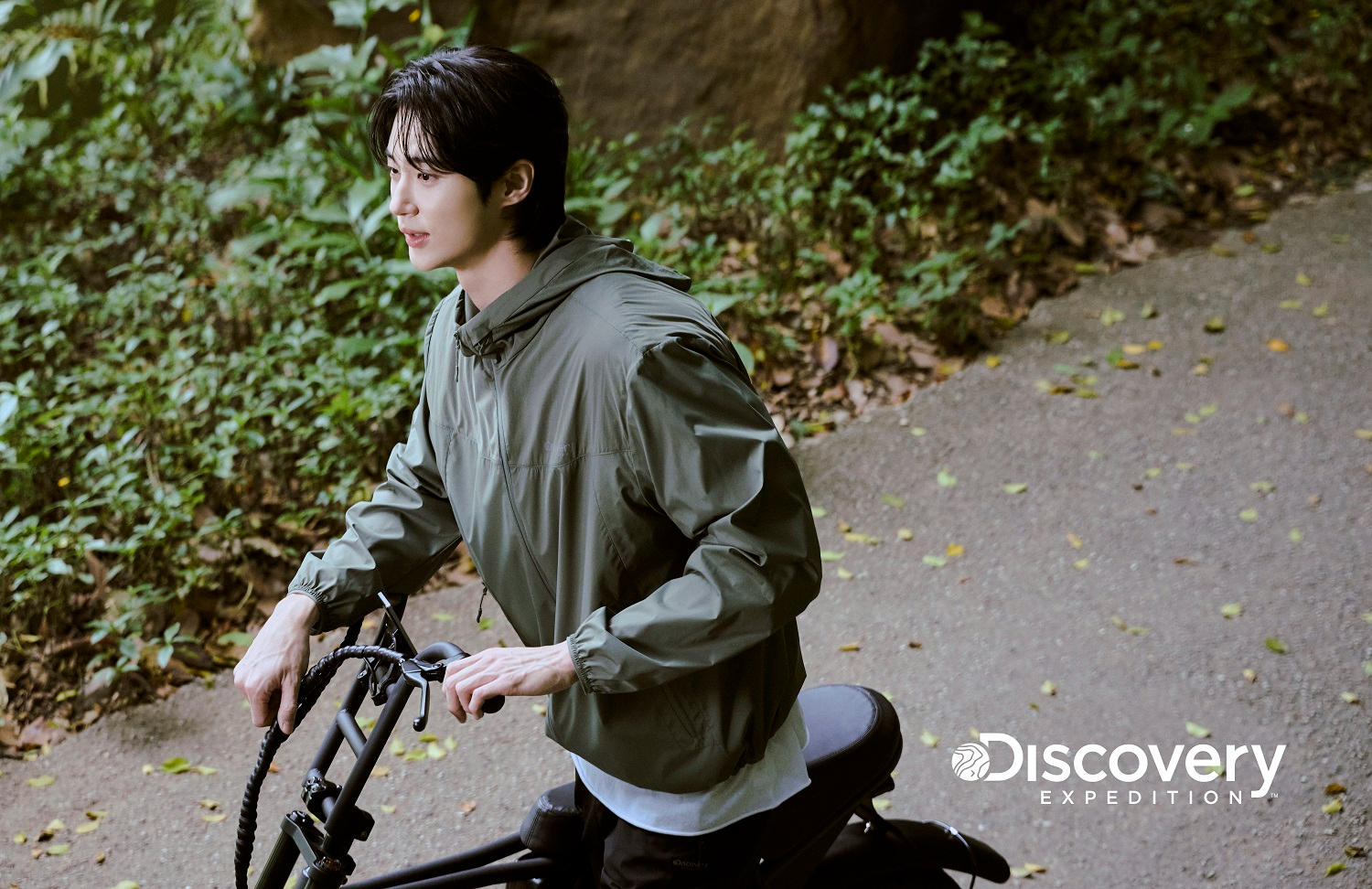 디스커버리 익스페디션, '변우석'과 함께한 ‘프레시벤트’ 라인 봄 시즌 화보 공개!