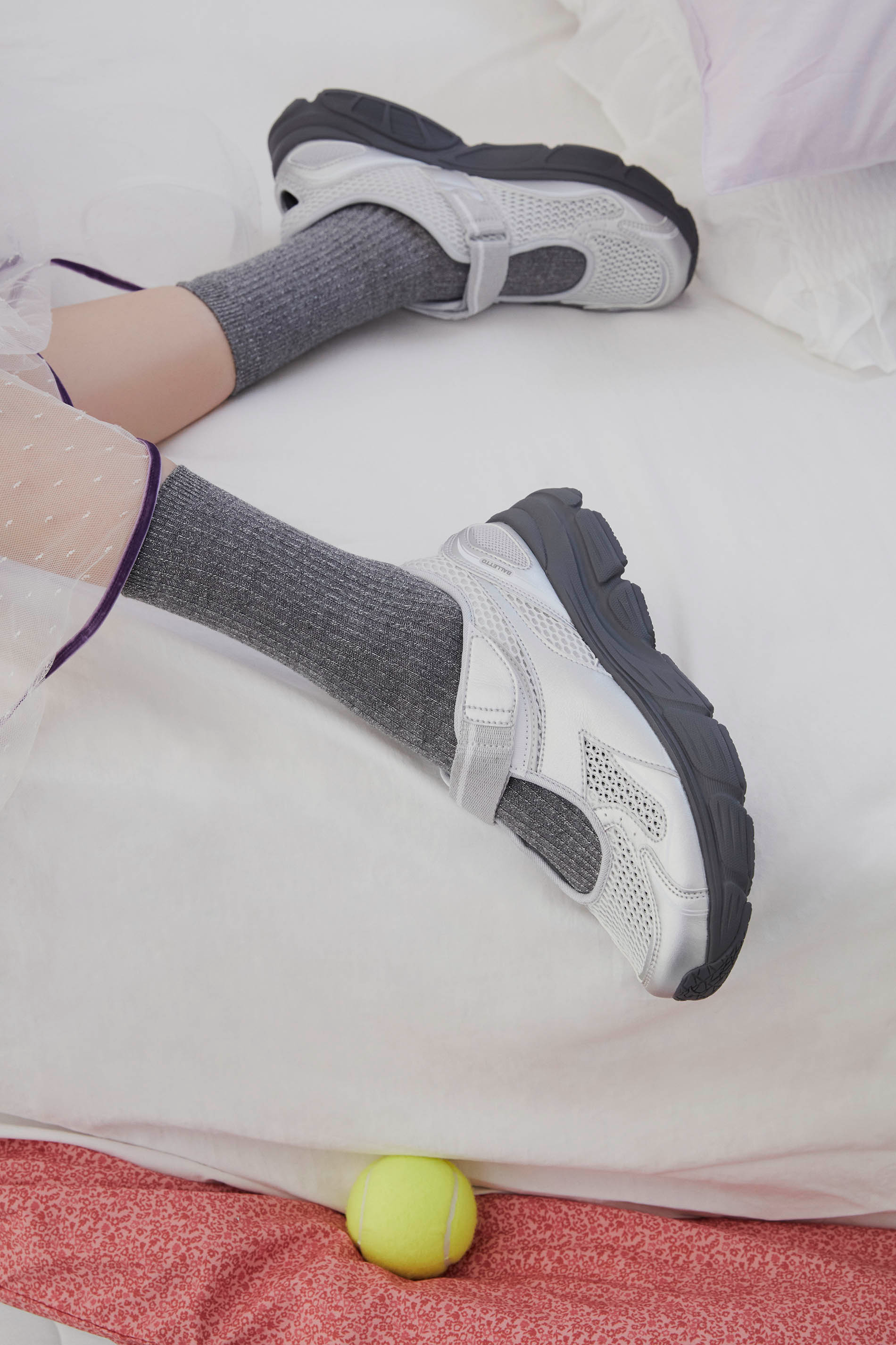 디아도라, 발레코어 스타일 ‘발레토 슈즈’ 출시 및 배우 안소희 화보 공개!