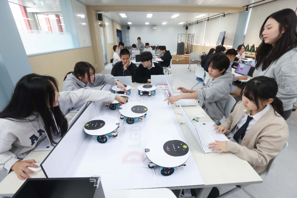 LG, 찾아가는 AI 랩으로 청소년 꿈 키운다