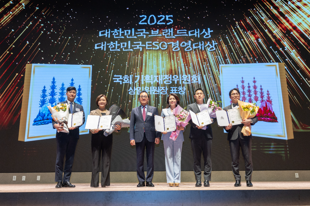 세무회계 장성 신윤권 대표, 2025 대한민국브랜드대상 대한민국ESG경영대상 수상