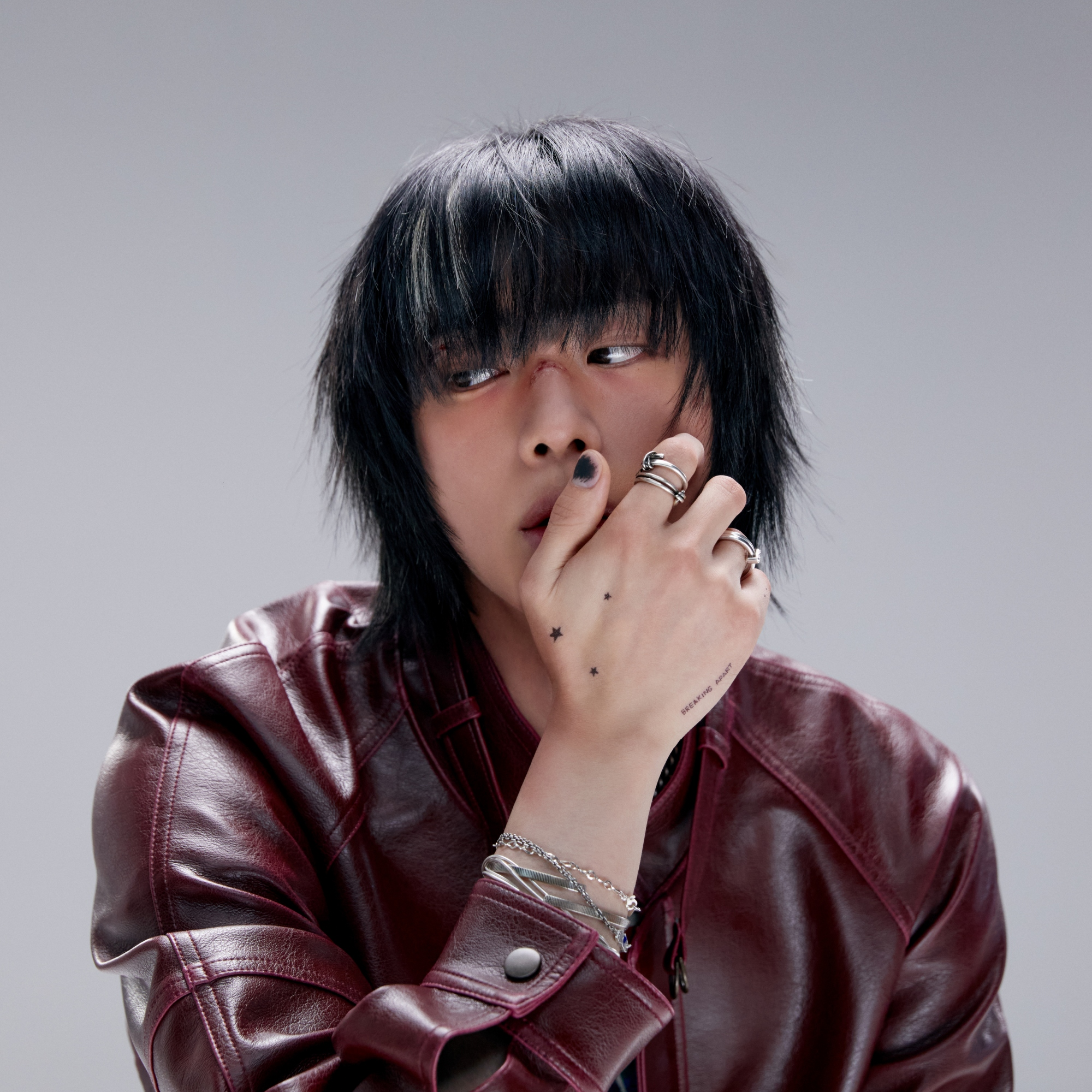 BTS 진, 신보 ‘Echo’ 두 번째 콘셉트 포토 공개…파격적인 비주얼 선봬