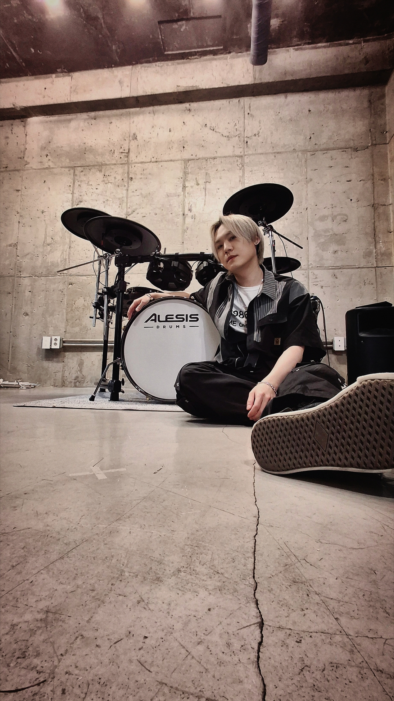 밴드 크랙샷 드러머 대니 리, 알레시스 공식 앤도서로 발탁