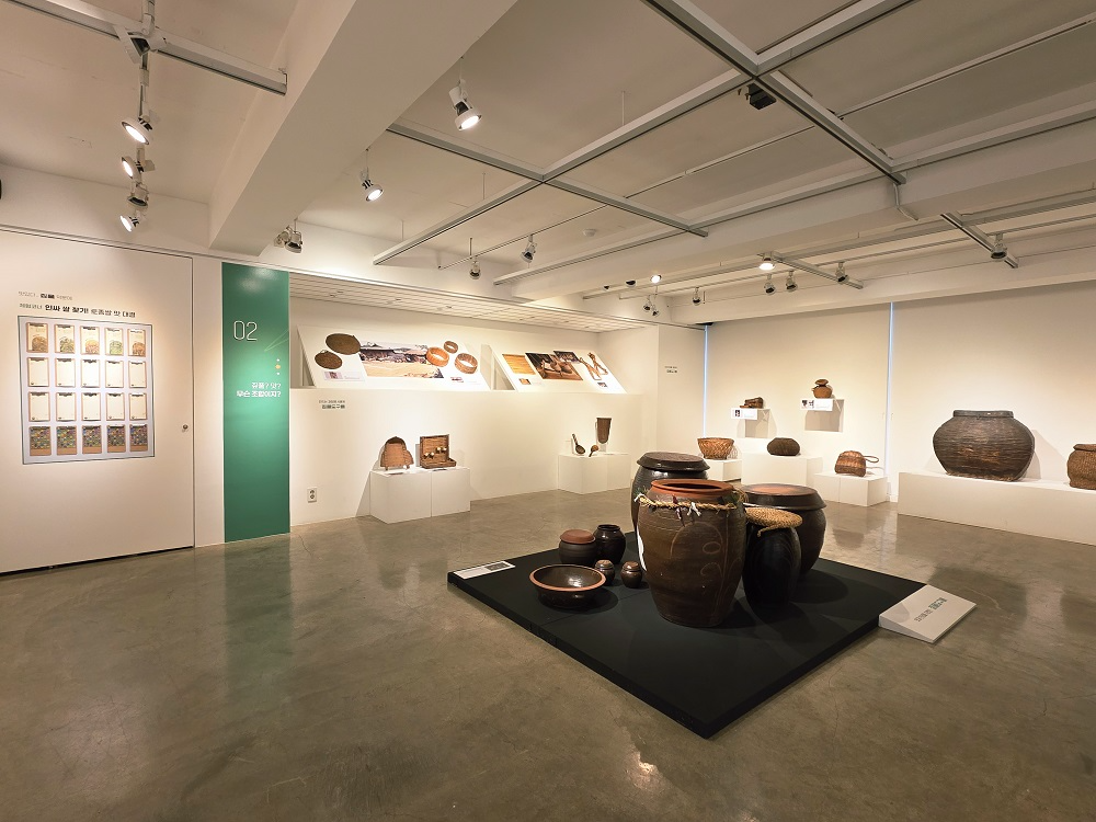 짚풀생활사박물관 ‘맛있다. 짚풀 덕분에’ 특별기획전 전시공간.