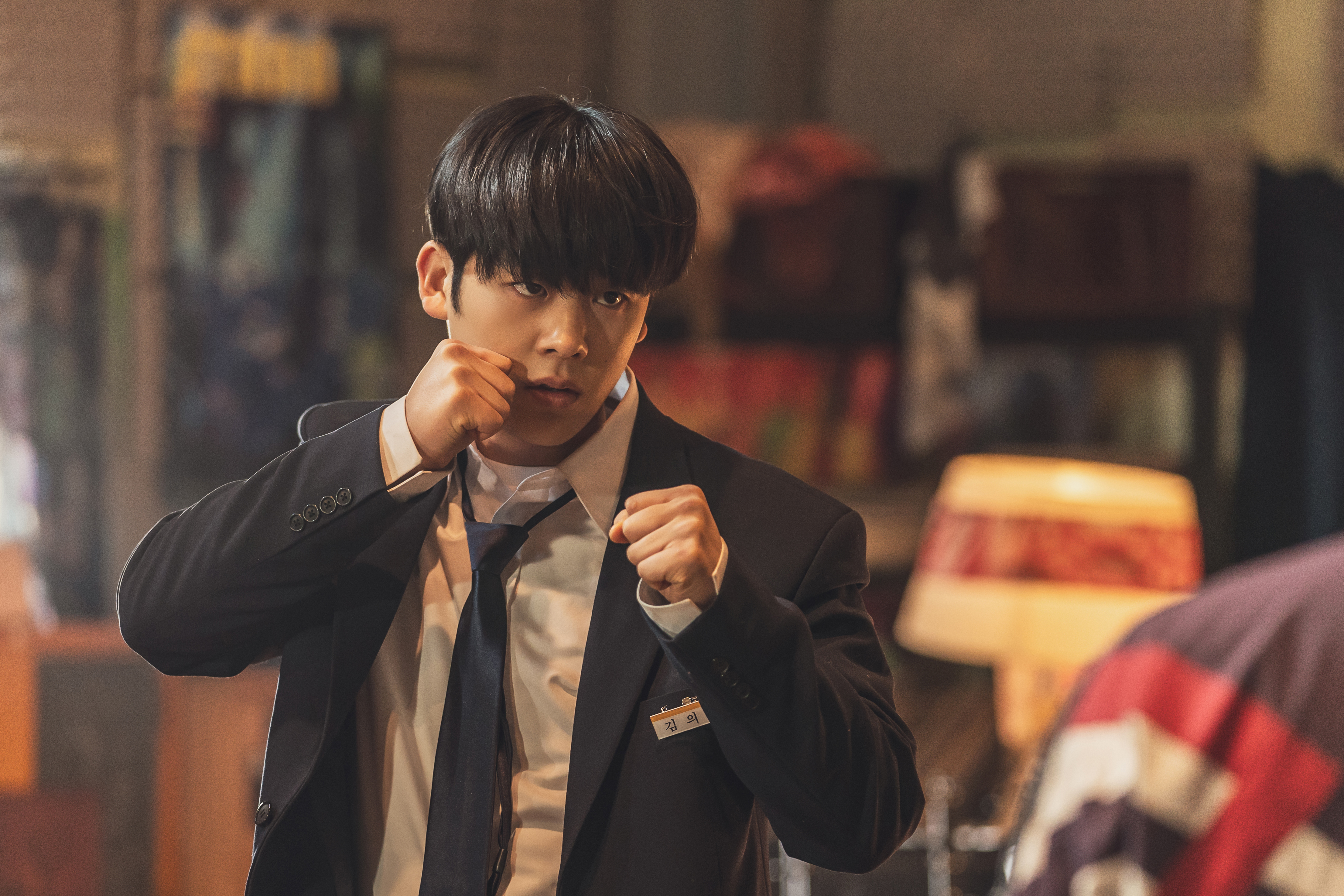 ‘ONE : 하이스쿨 히어로즈’ 이정하의 새로운 얼굴…싸움 본능 장착한 의겸 캐릭터 스틸 공개