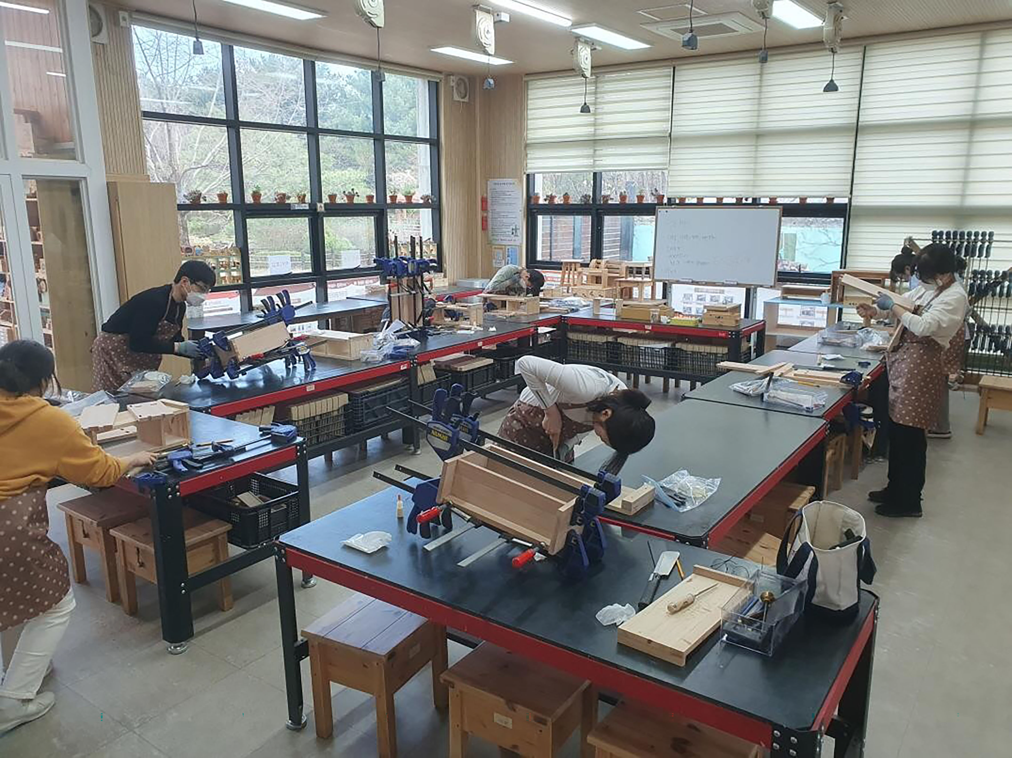 은행동 식물원 내 목공체험장