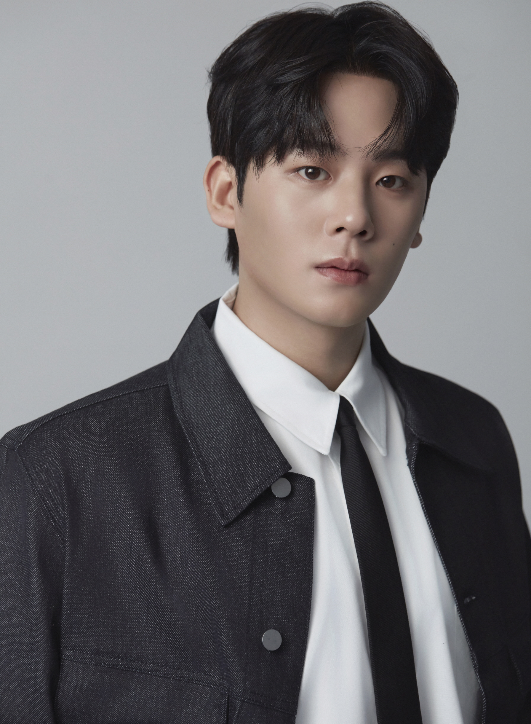 이정하, 새 프로필 공개…부드러움과 강인함 공존하는 얼굴