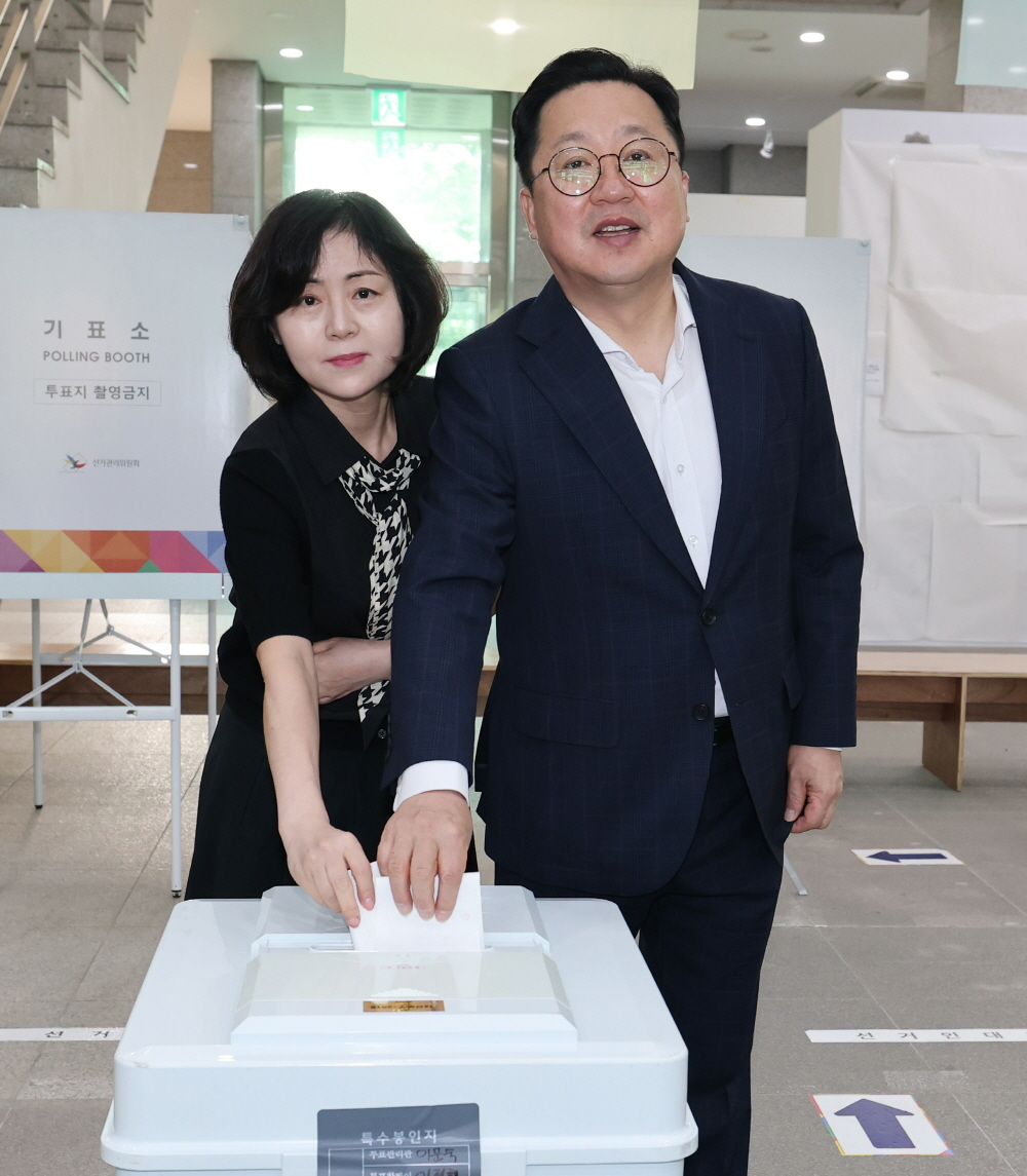 이장우 대전시장이 3일 제21대 대통령 선거 본투표에 참여하고 있다. (대전시 제공)