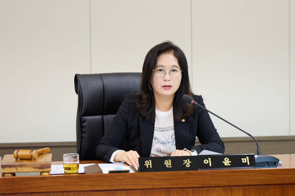 운영위원장 이윤미