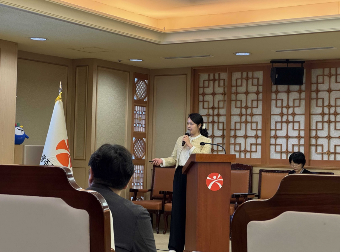 협약식에 앞서 회사 소개를 하는 이제이엠컴퍼니 윤의진 대표 <자료 제공 : 이제이엠컴퍼니>