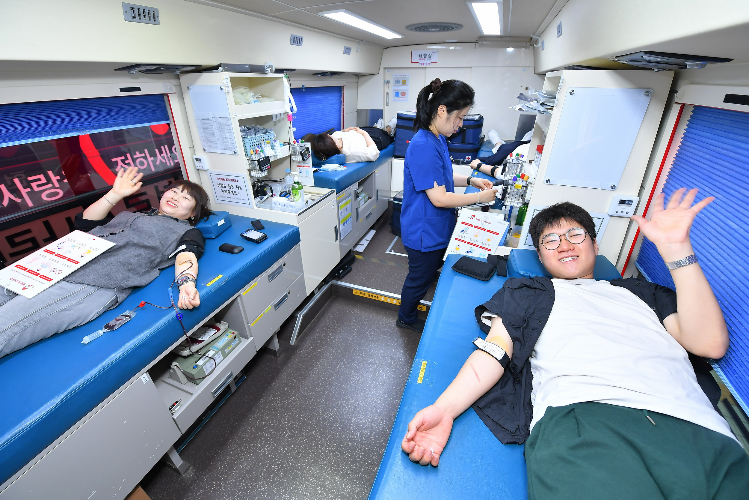 '전 세계 유월절사랑 생명사랑 제1680차 헌혈릴레이'에 참석한 하나님의 교회 신자들.