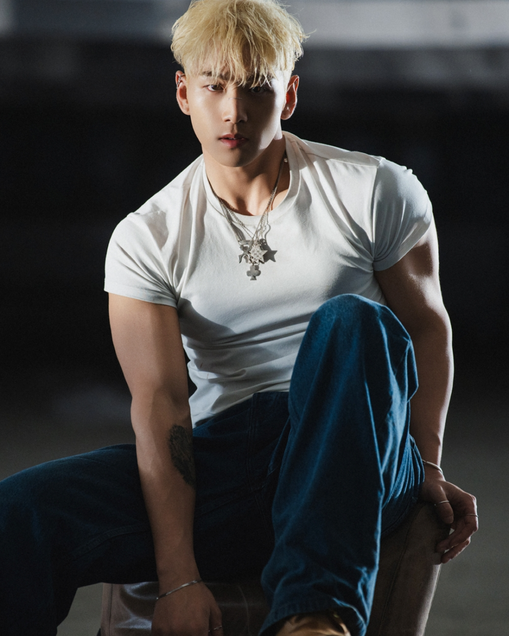 백호, 솔로 아티스트로서 새로운 도약…시크+강렬한 매력의 콘셉트 포토 공개