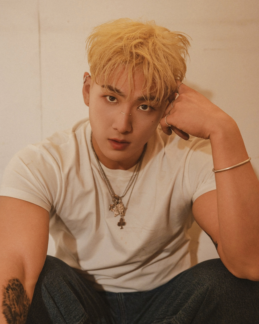 백호, 솔로 아티스트로서 새로운 도약…시크+강렬한 매력의 콘셉트 포토 공개