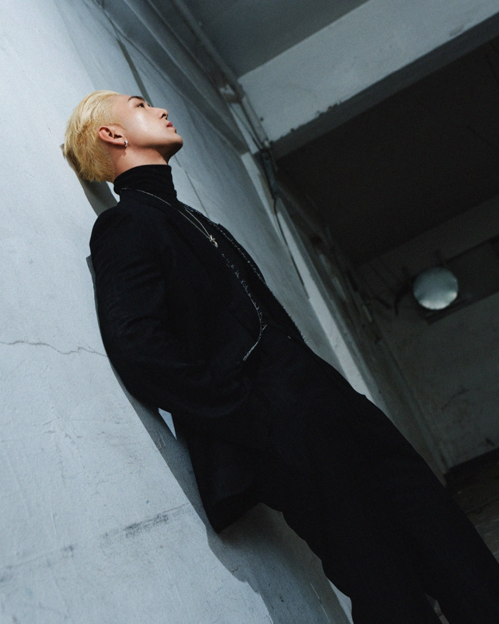 백호, 솔로 아티스트로서 새로운 도약…시크+강렬한 매력의 콘셉트 포토 공개