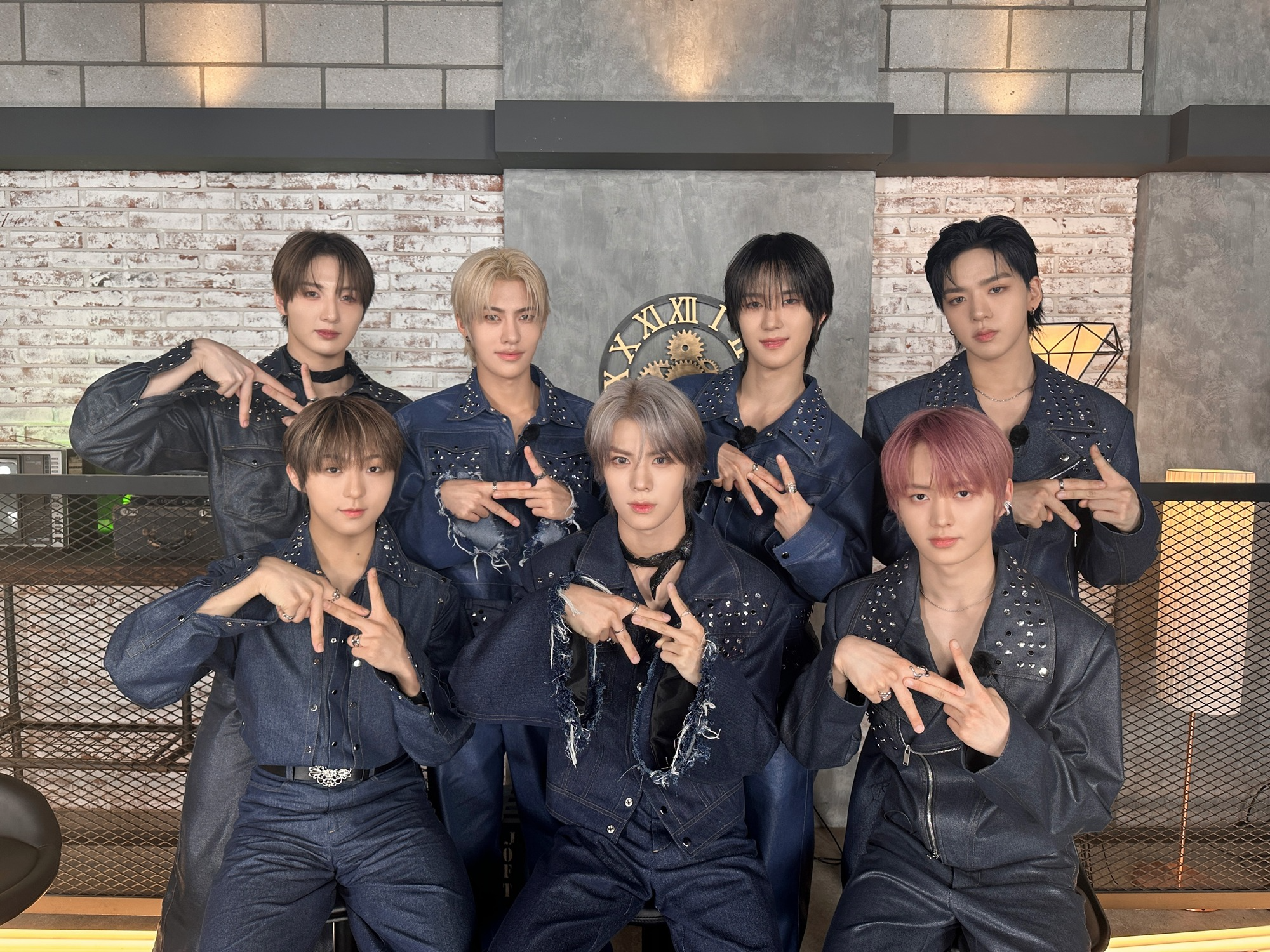 누에라, 미니 2집 발매 기념 카운트다운 라이브 진행…특별 팬 소통