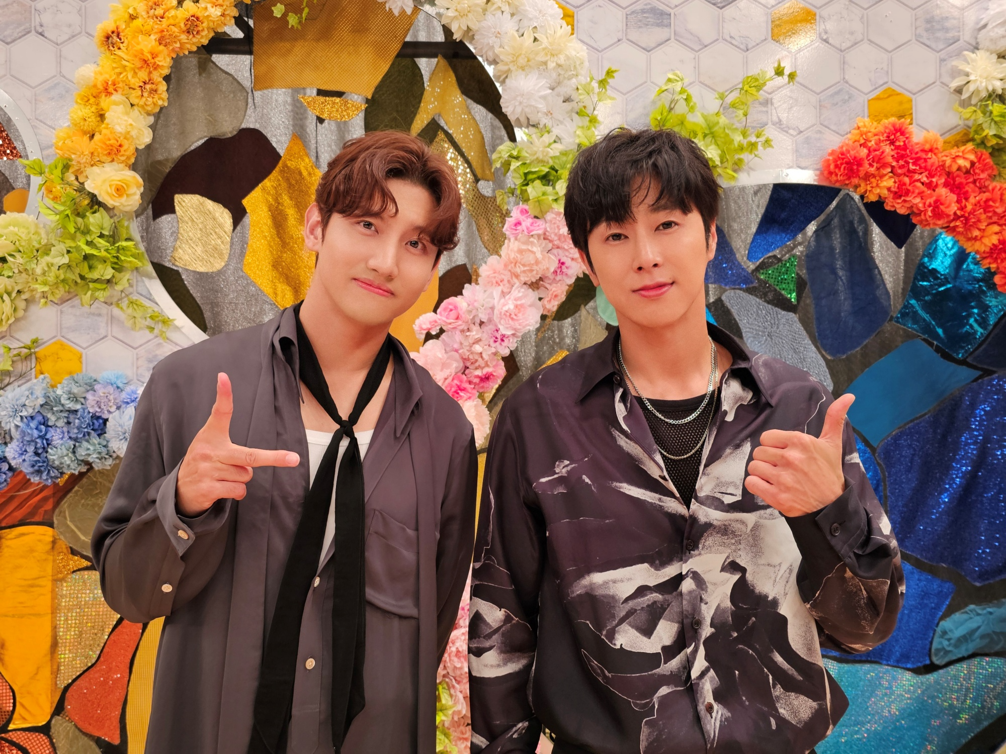 동방신기, 日 ‘2025 FNS 가요제 여름’ 출연…현지 팬心 완벽 사로잡다