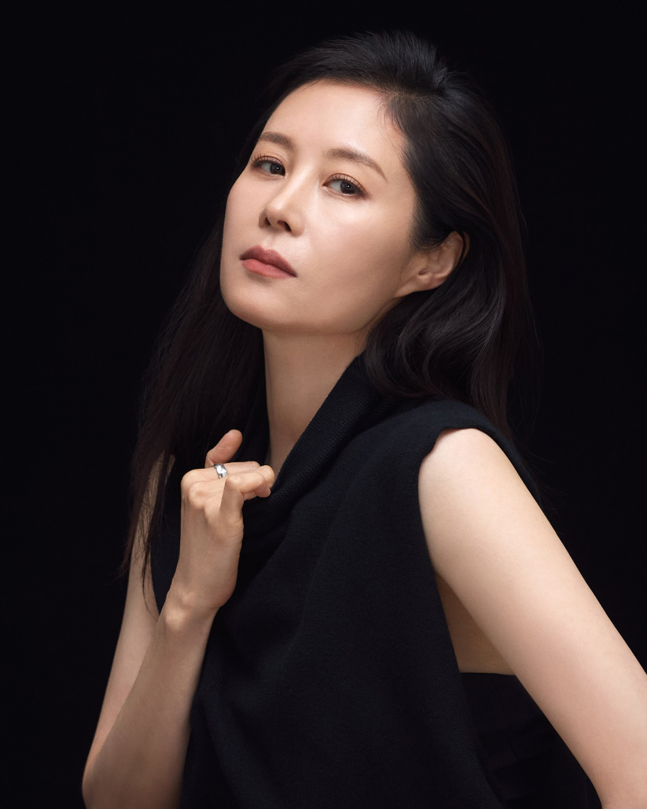 문소리, 유본컴퍼니와 전속계약 체결…활발한 활동 예고