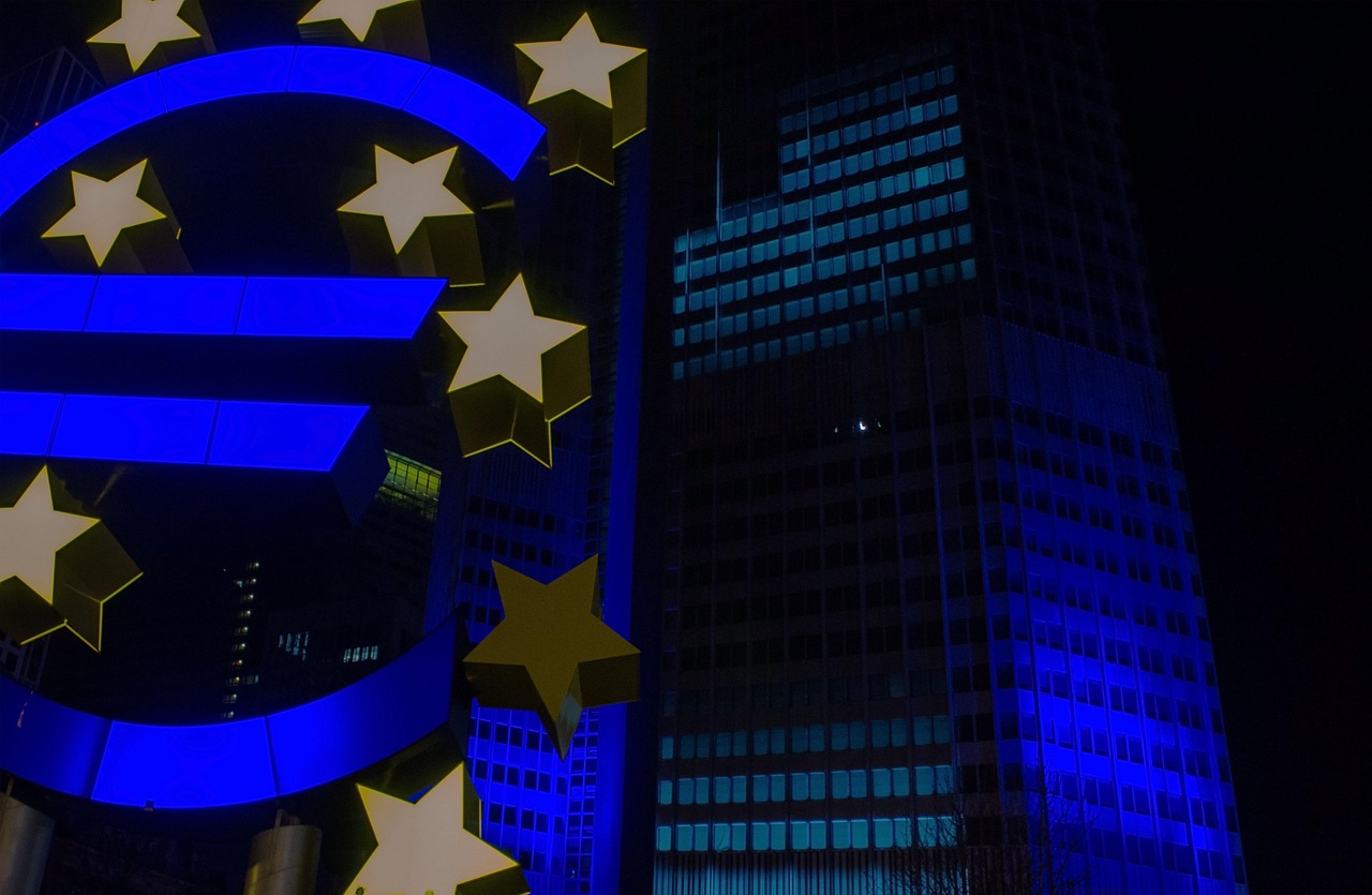ECB, 기준금리 2.0% 만장일치 동결…"관망 모드" 공식화