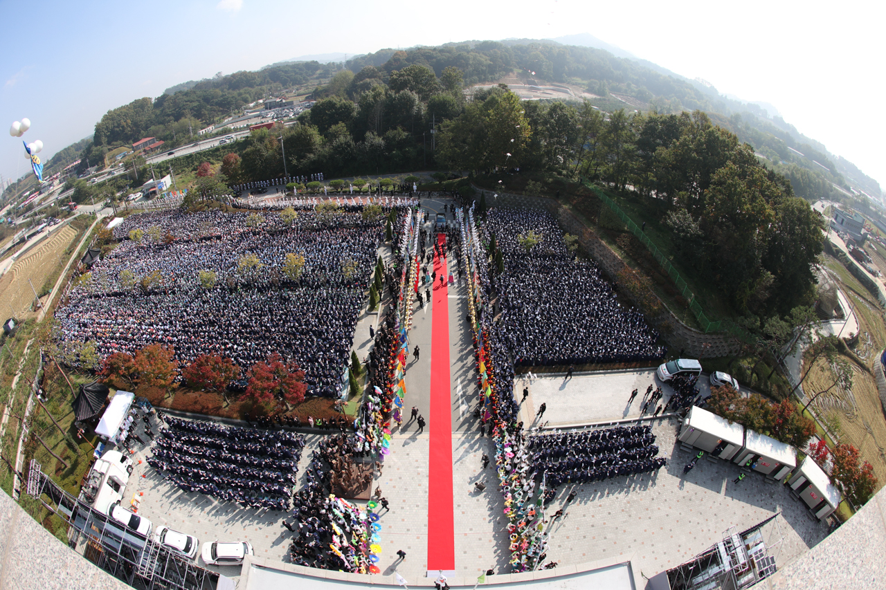 지난해 10월 30일 신천지예수교회 성도들이 11만 수료식을 하고 있는 모습이다. (사진제공: 신천지예수교회)