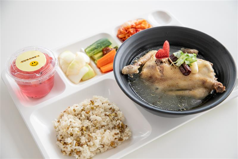 쿠팡풀필먼트서비스, 중복맞이 삼계탕 배식으로 평택1·2센터 직원들 격려